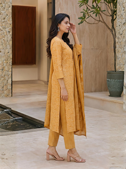 Women Yellow Printed Kurta Set Round Neck Festive Style Soft