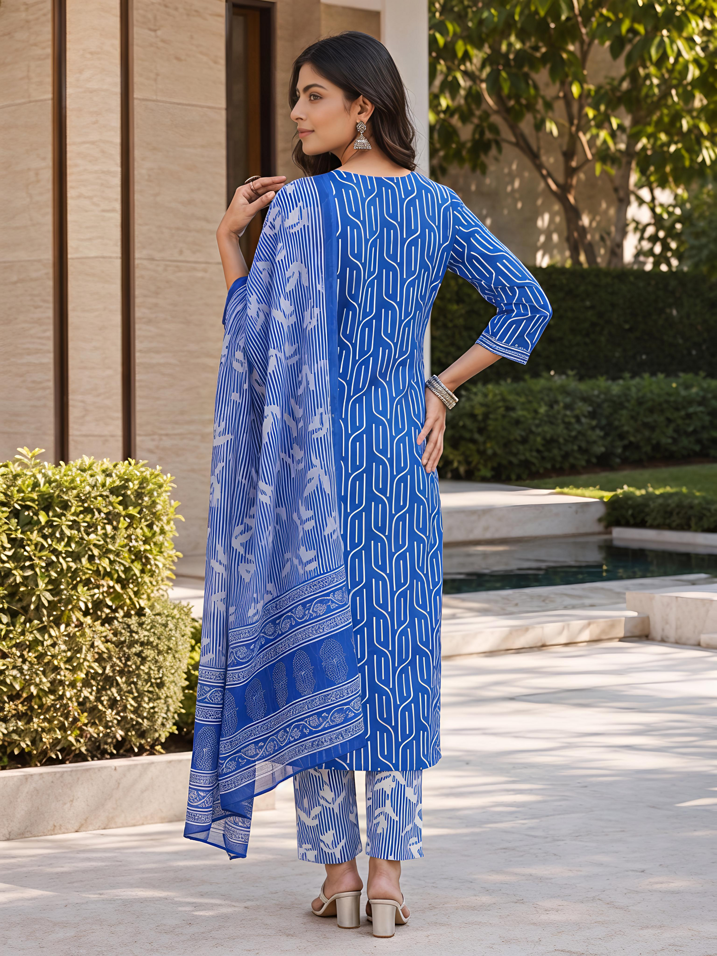 Women Blue Printed Kurta Set Round Neck Three Quarter Sleeve