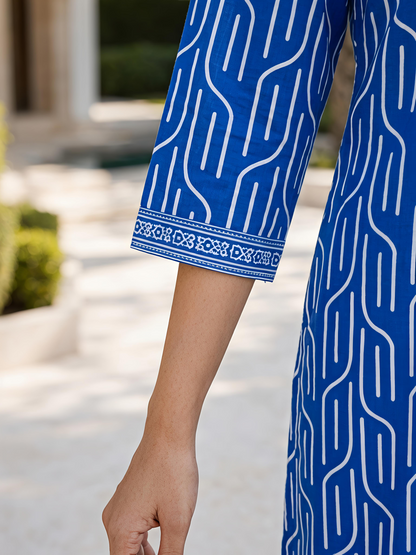 Women Blue Printed Kurta Set Round Neck Three Quarter Sleeve