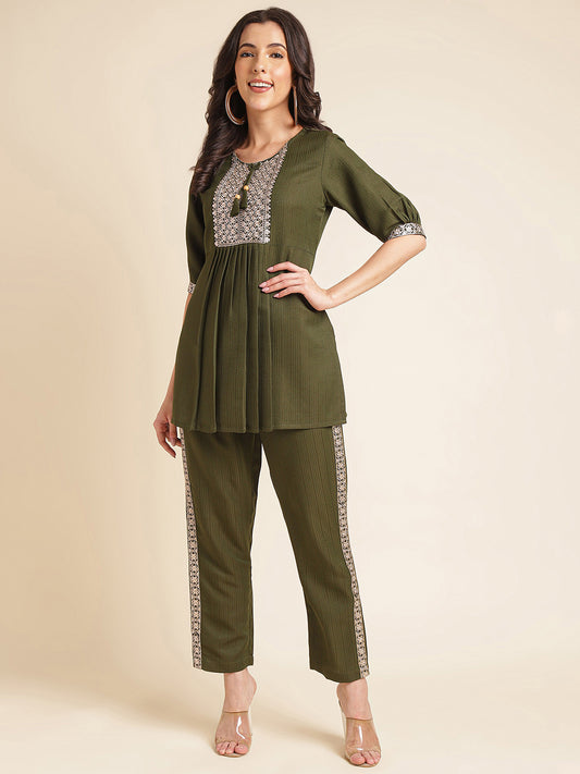 Green Embroidered Straight Round Neck Co-ord Set