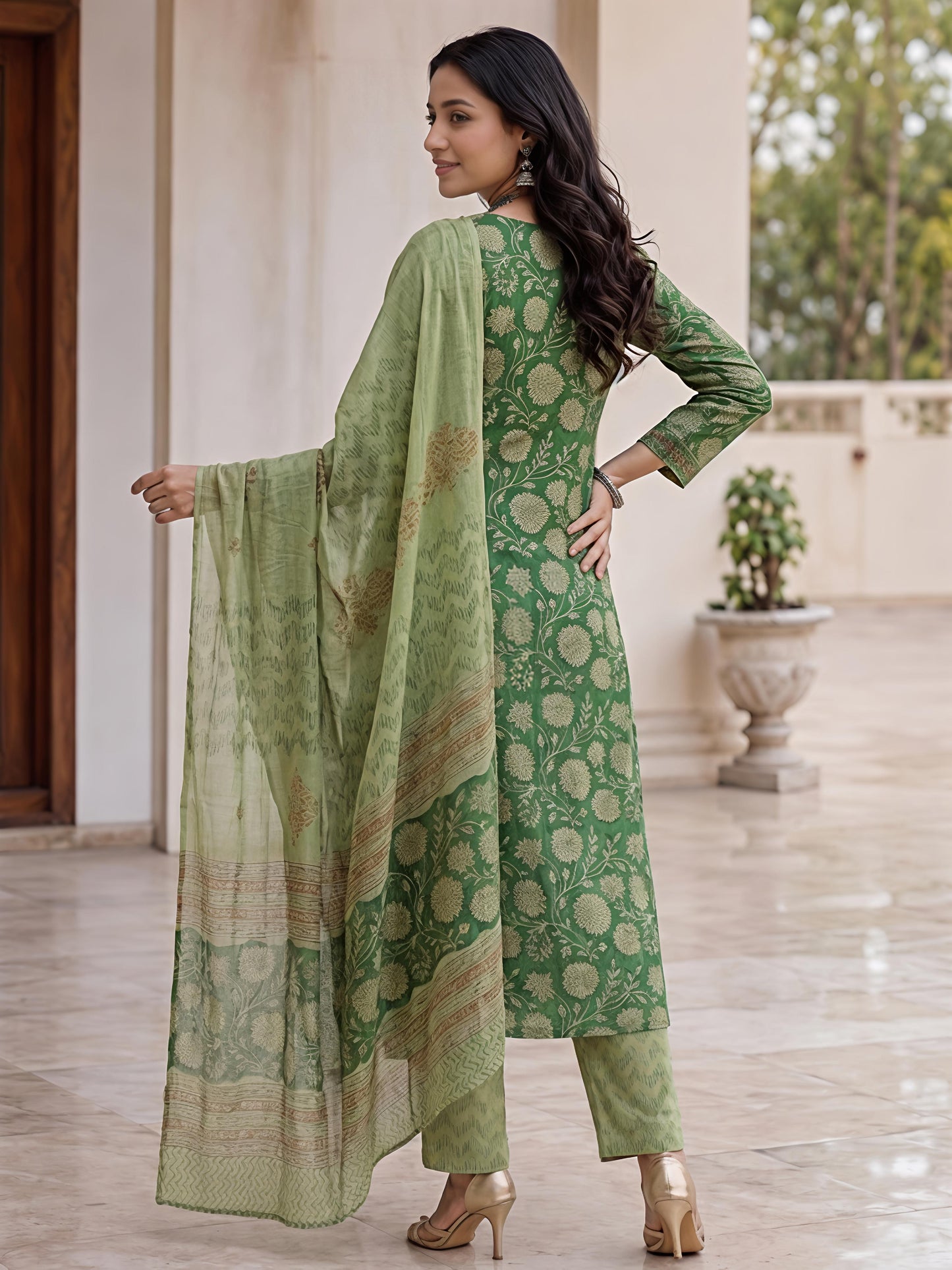 Green V-Neck Ethnic Floral Printed Kurta Set Stylish Outfit