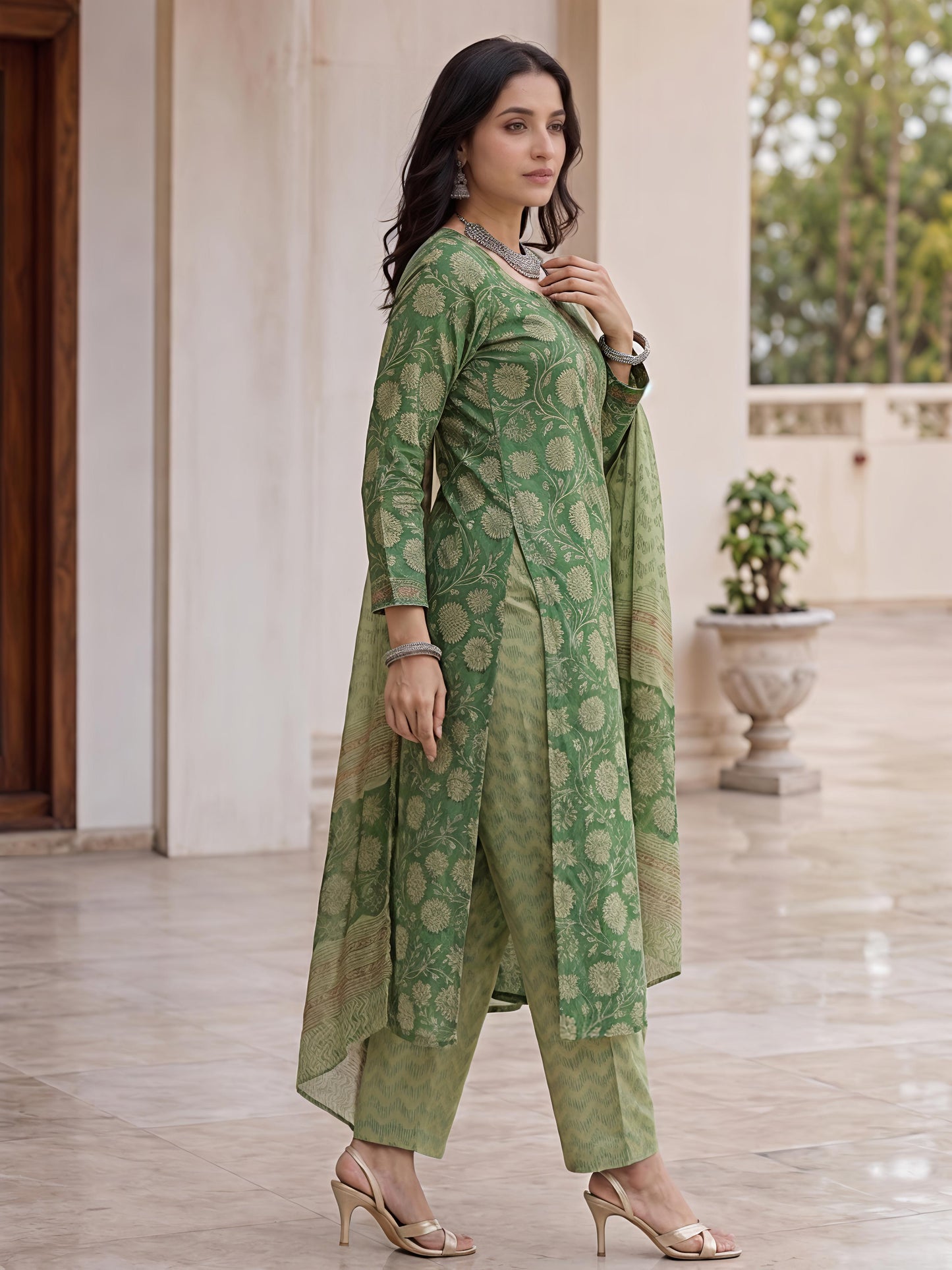 Green V-Neck Ethnic Floral Printed Kurta Set Stylish Outfit