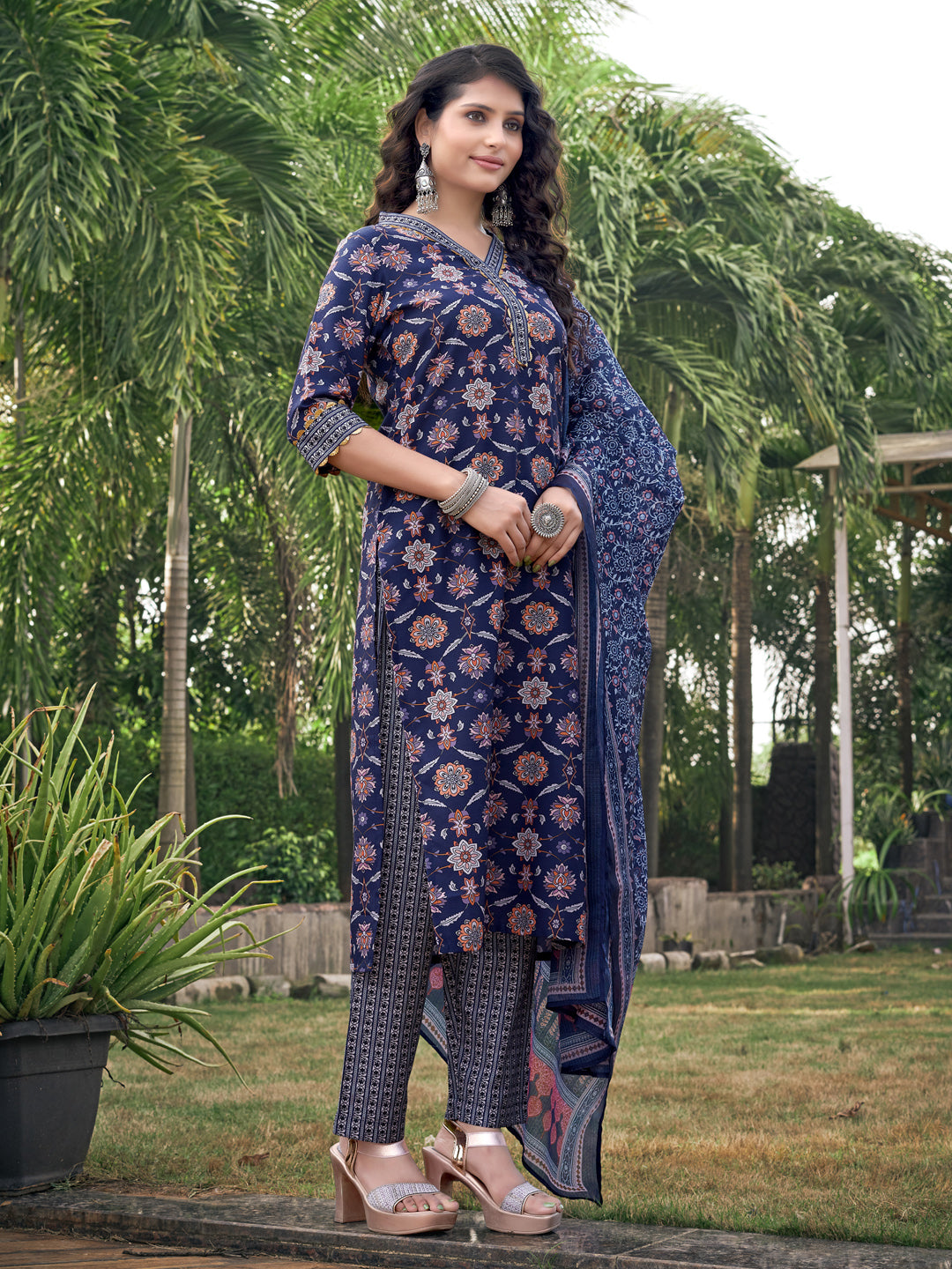 Blue Floral Printed Viscose Rayon V-Neck Kurta Set