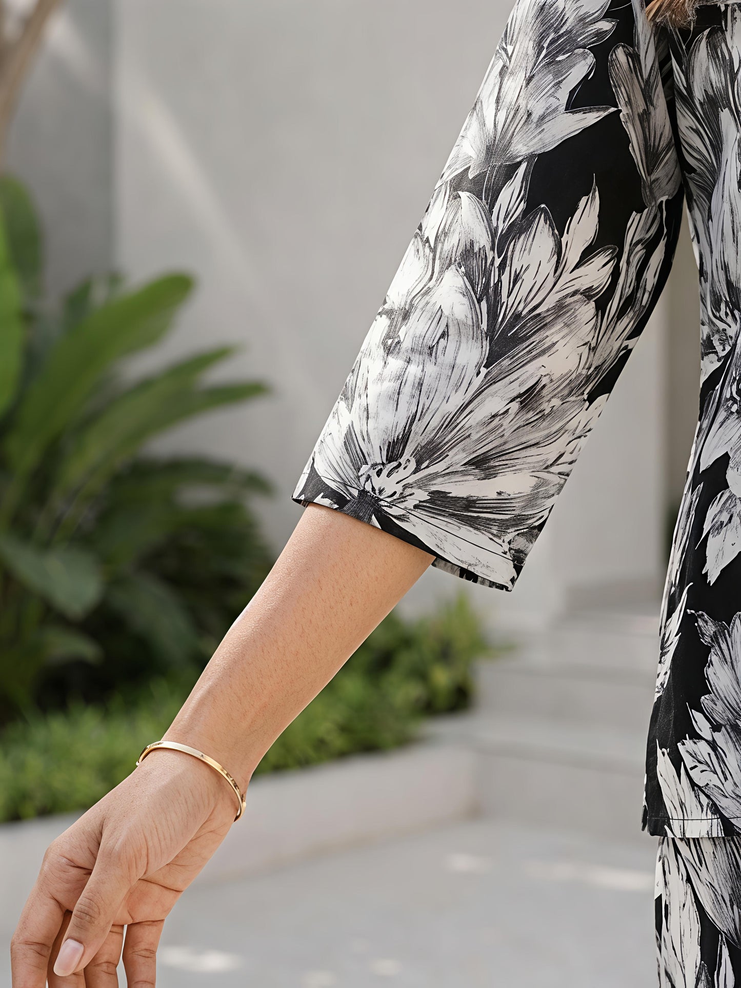 Black Floral Printed Polyester V-Neck Casual Stylish Co-Ord Set